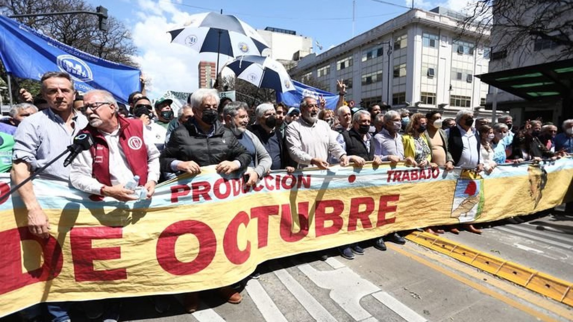 La CGT marchó a Plaza de Mayo por el Día de la Lealtad y exigió “empleo genuino”